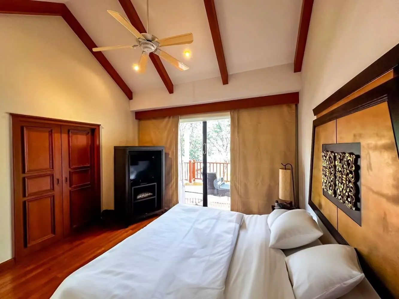 Beautiful 3-Bed Villa In Cherngtalay Thalang Layan Beach  Layan Beach (Phuket)
